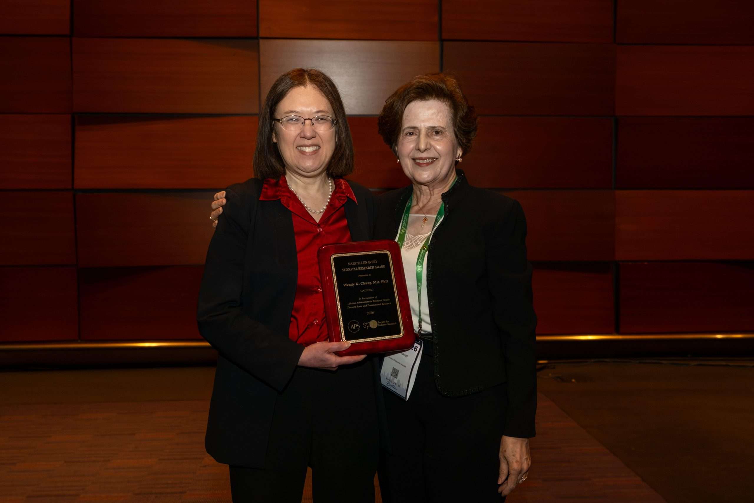 Dr. Wendy Chung and Award Presenter